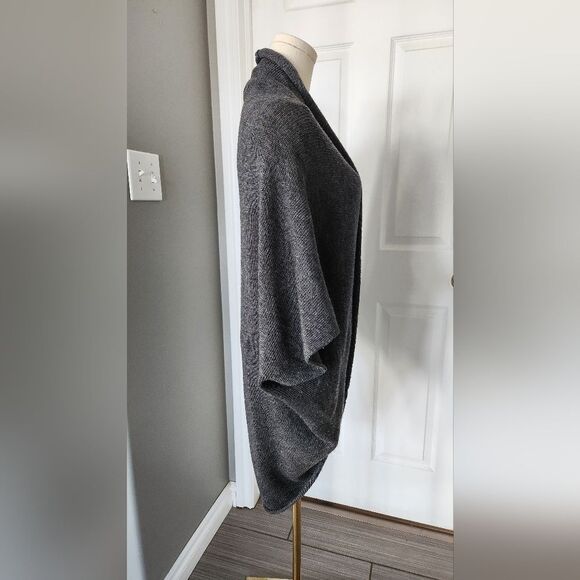Zara grey knit Shawl Batwing shrug sweater - Size Medium - Picture 5 of 10
